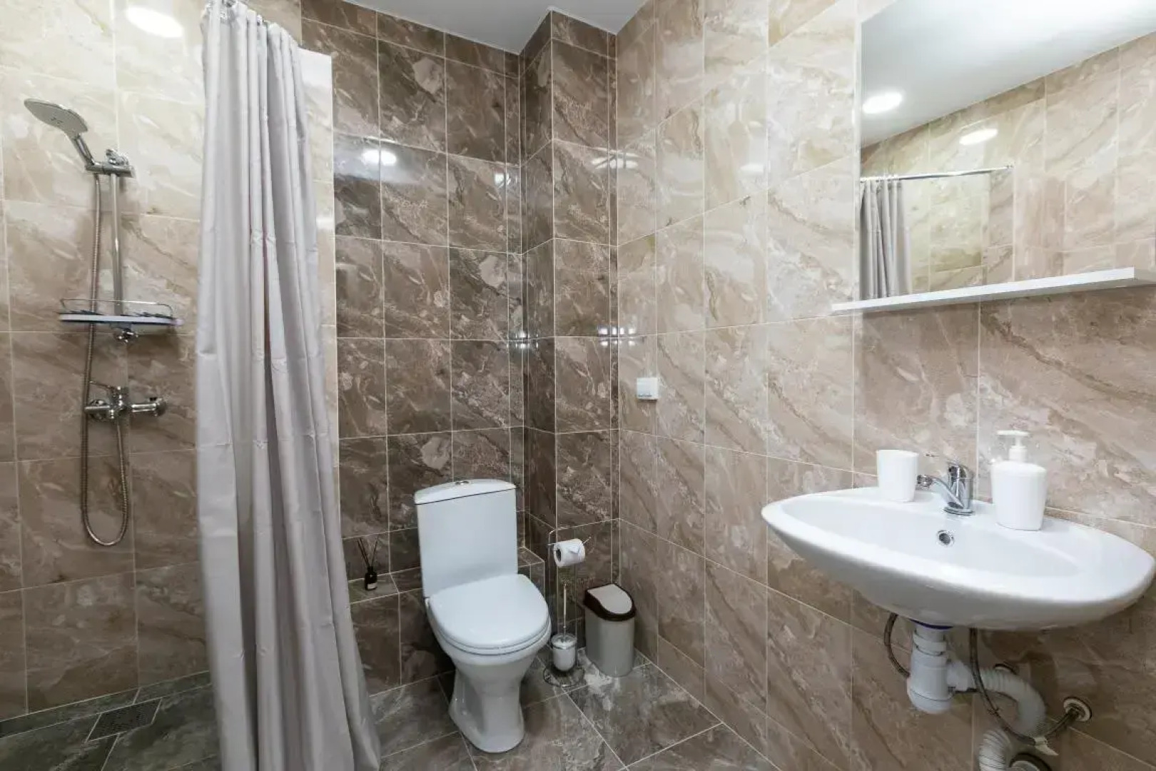 Двухкомнатные апартаменты Этажидейли возле ЖД вокзала