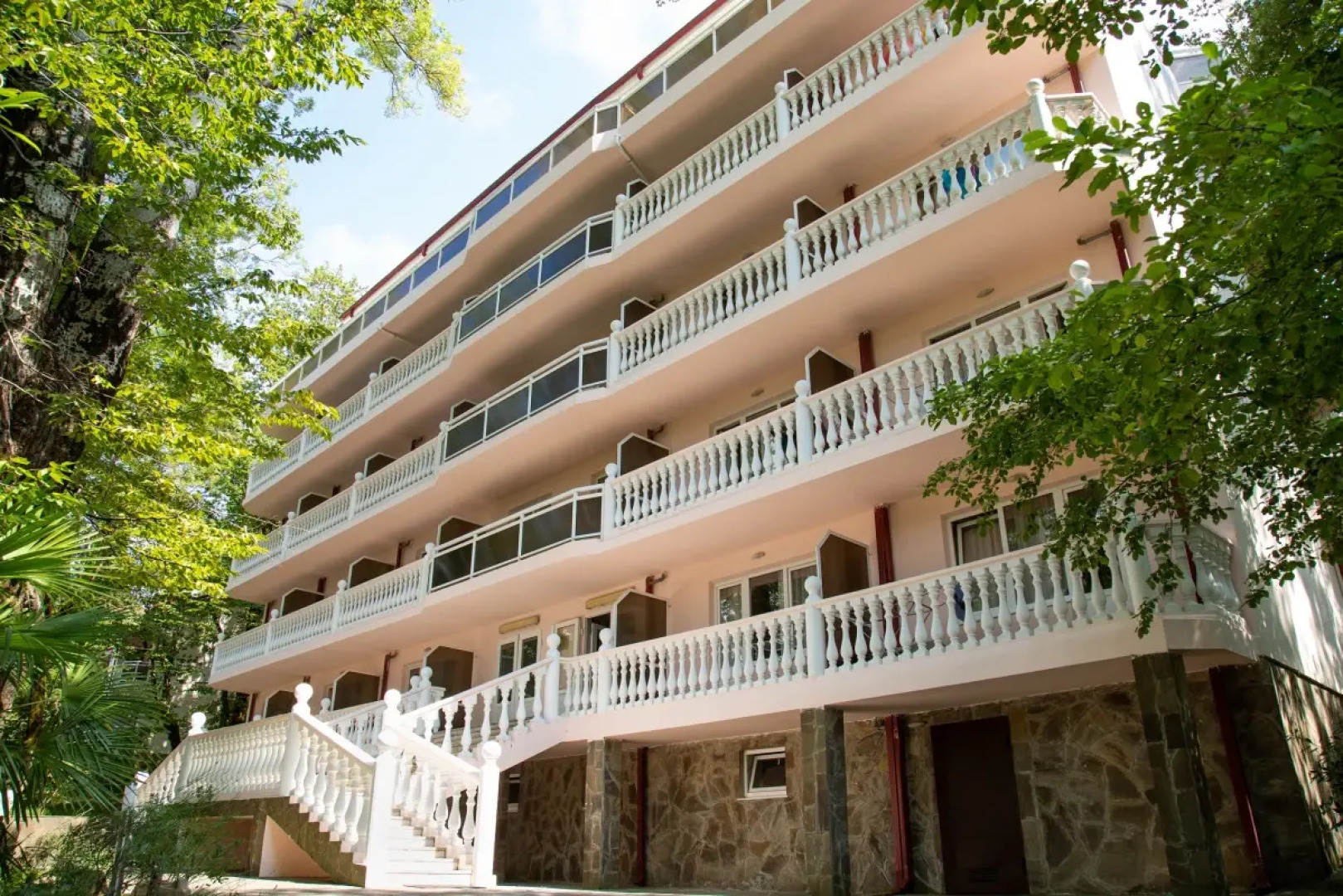 Курортный отель Ателика Сокол