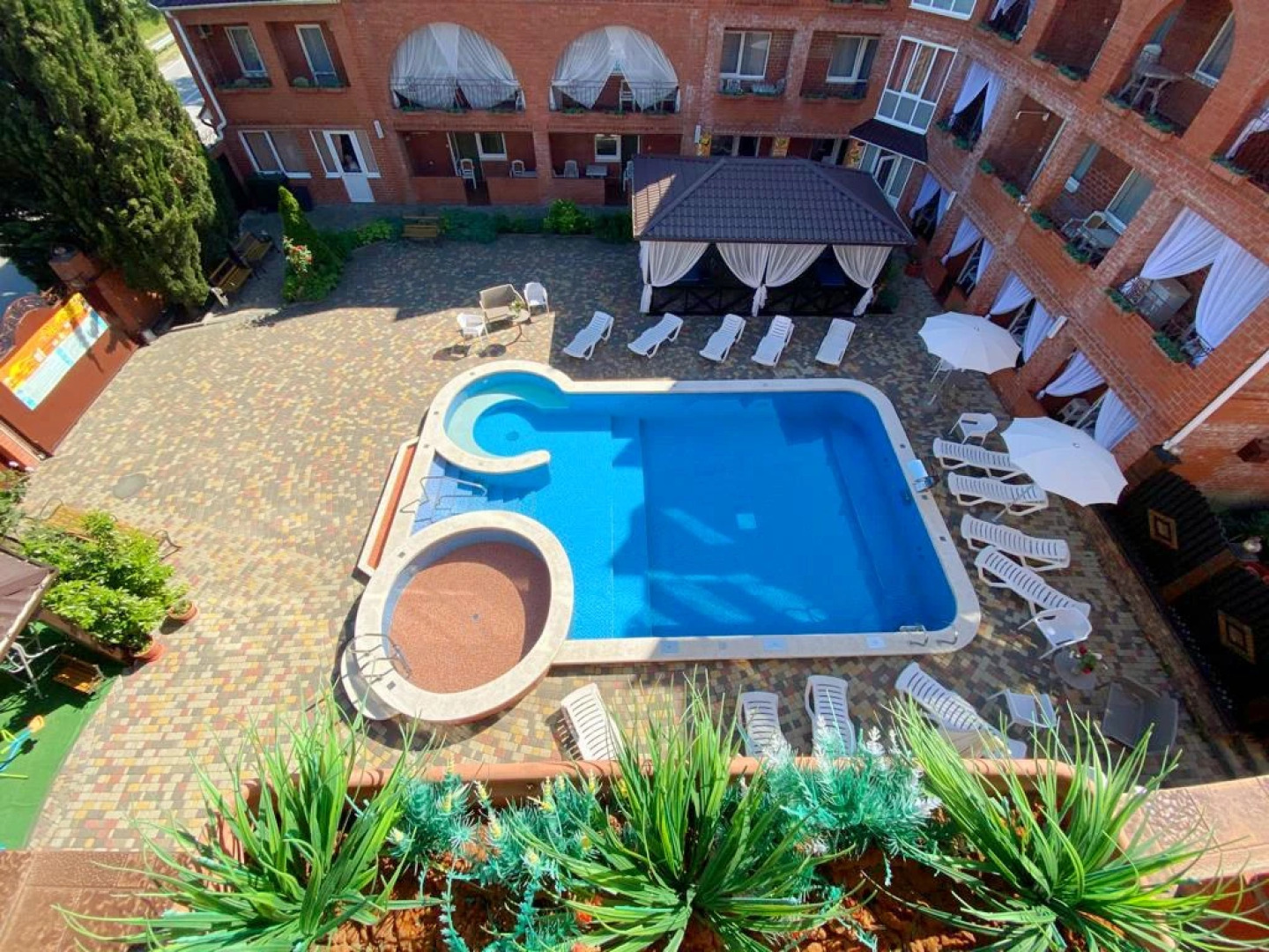 Отель Багира