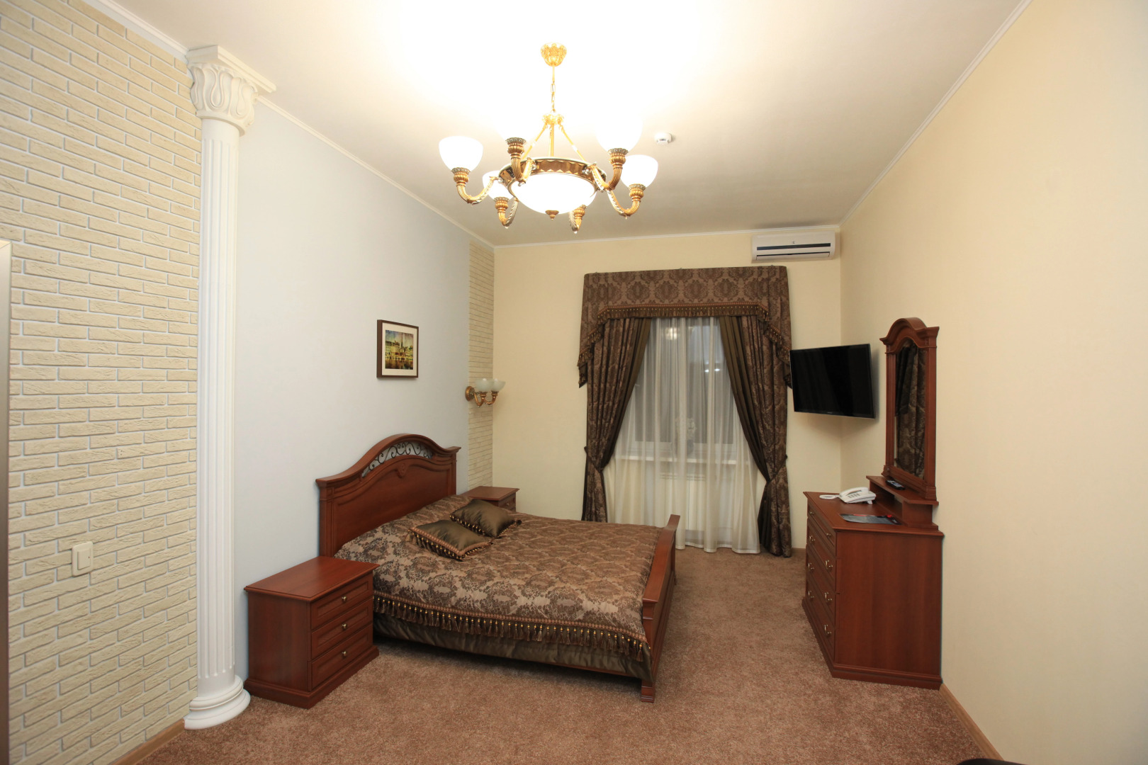 Отель Паддок