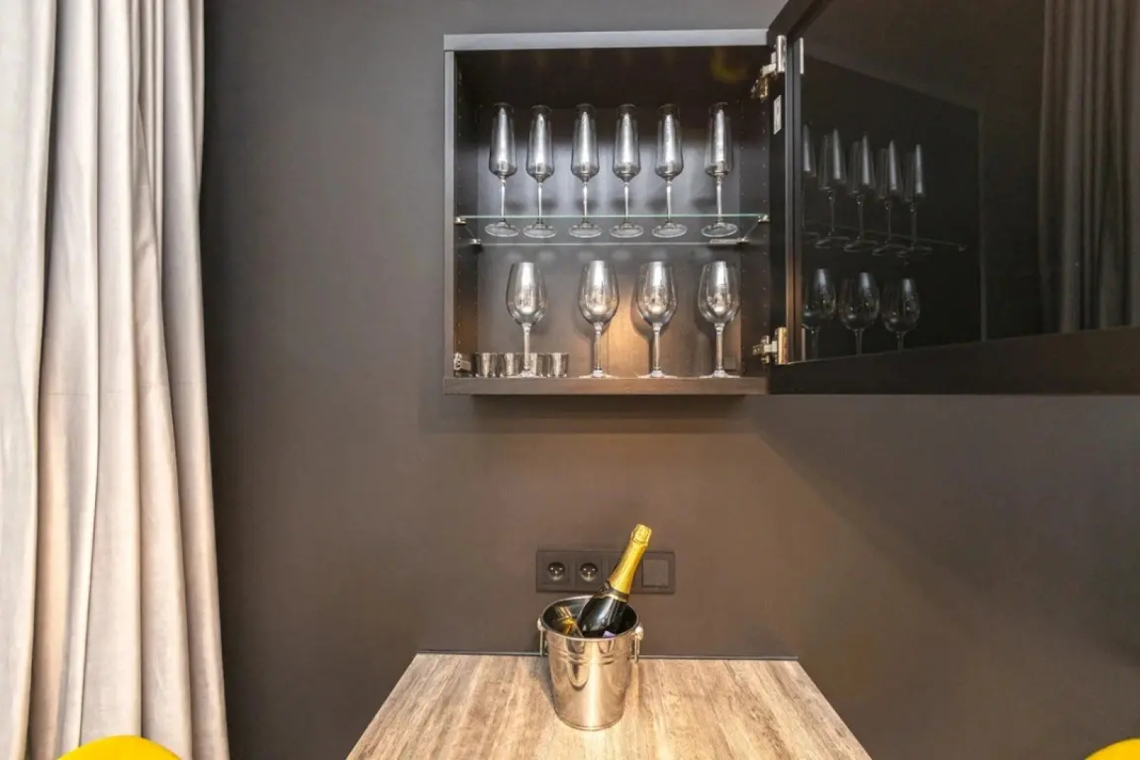 Апартаменты Улучшенные с Балконом Elite Apartments