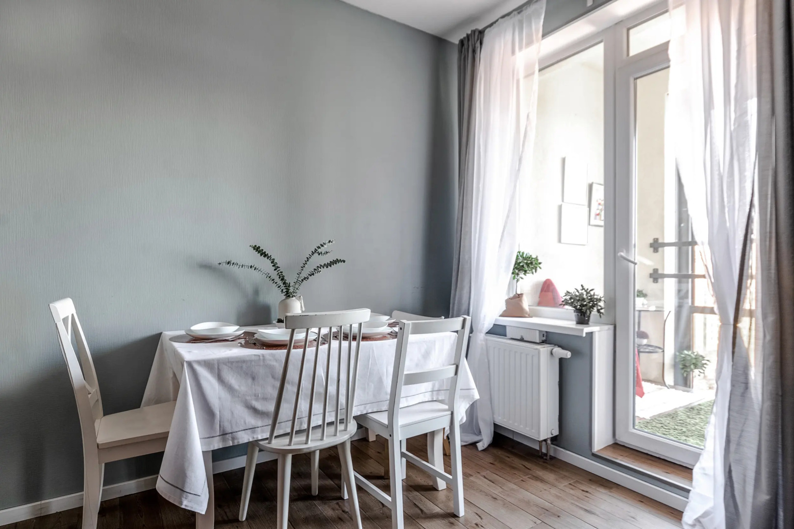 Апартаменты с балконом и красивым видом у метро