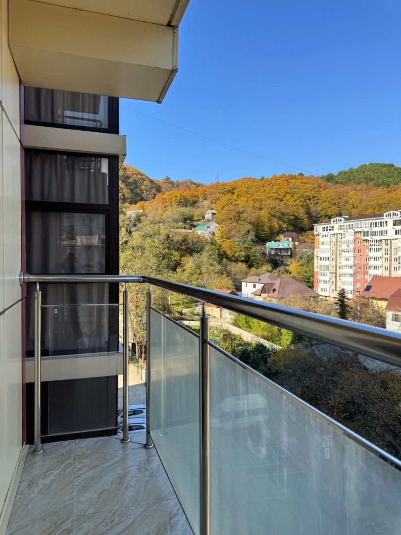 Апартаменты с балконом у реки рядом с пляжем