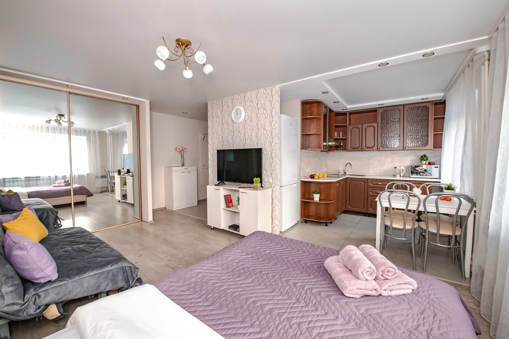 Апартаменты TopHouse на Пологой 60 однокомнатные