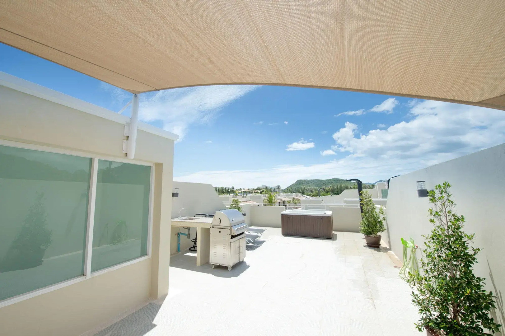 Отель The Oriental Beach Pearl