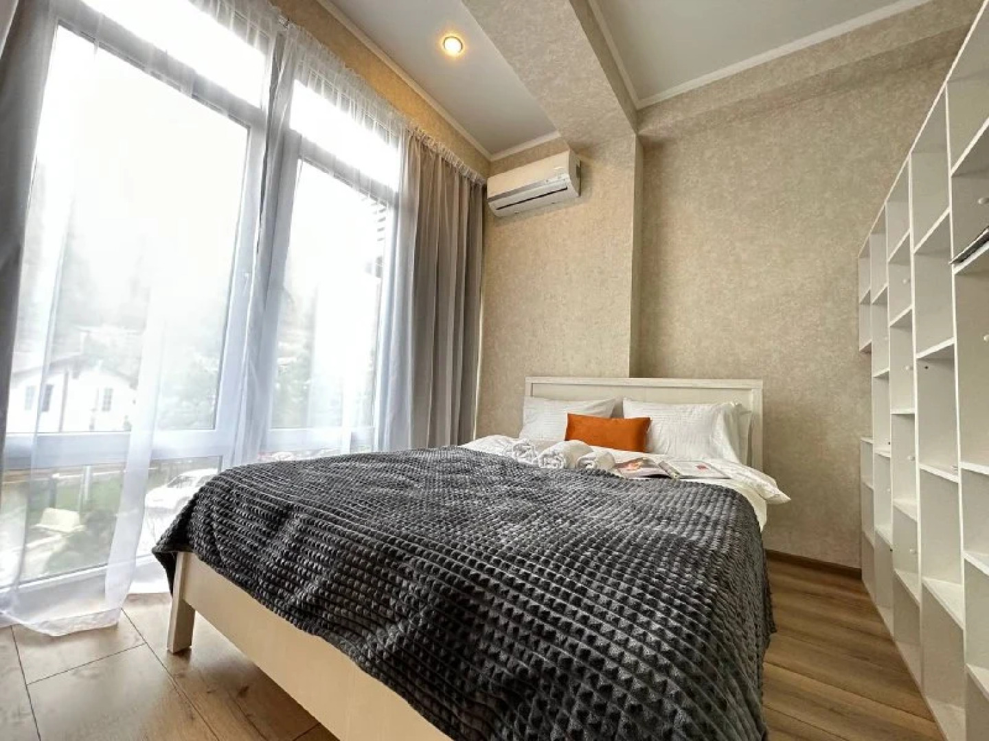 Море квартир с видом на горы