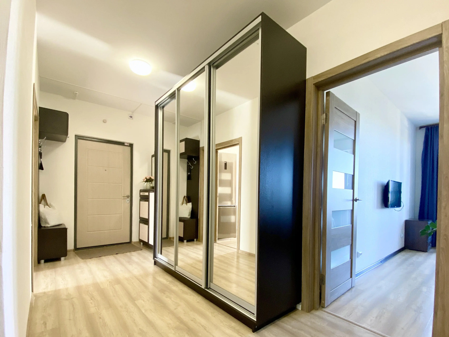 Квартира InRoomSPb на Евгения Шварца 11