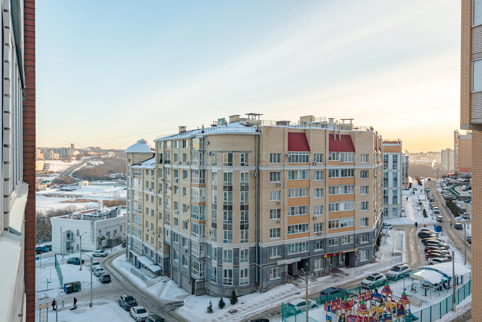 Квартира 1-к у залива на Маркова 8/2 от RentAp, 4 сп.места