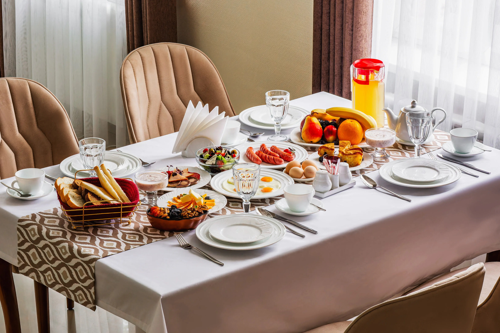 Отель Grand Nur