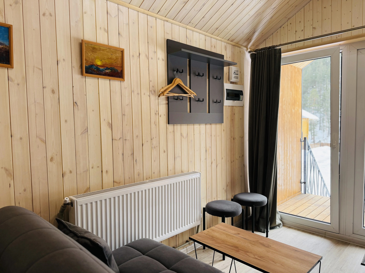 Частный дом в дизайнерском стиле с видом на лес, горы