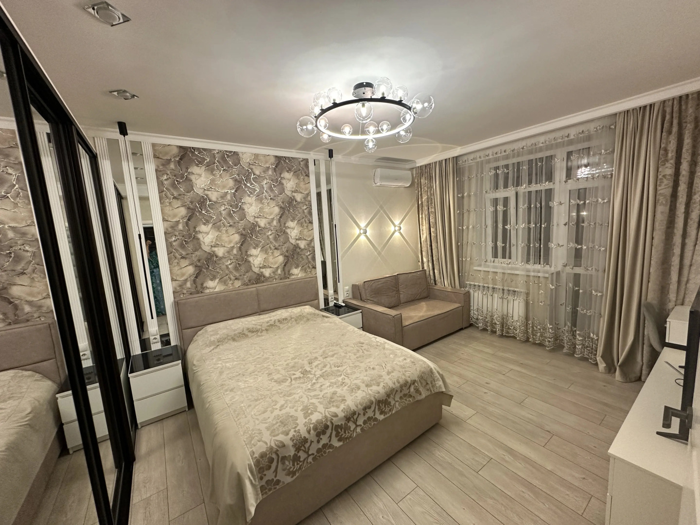 Апартаменты на Чкалова 37 с видом на горы на седьмом этаже с лоджией