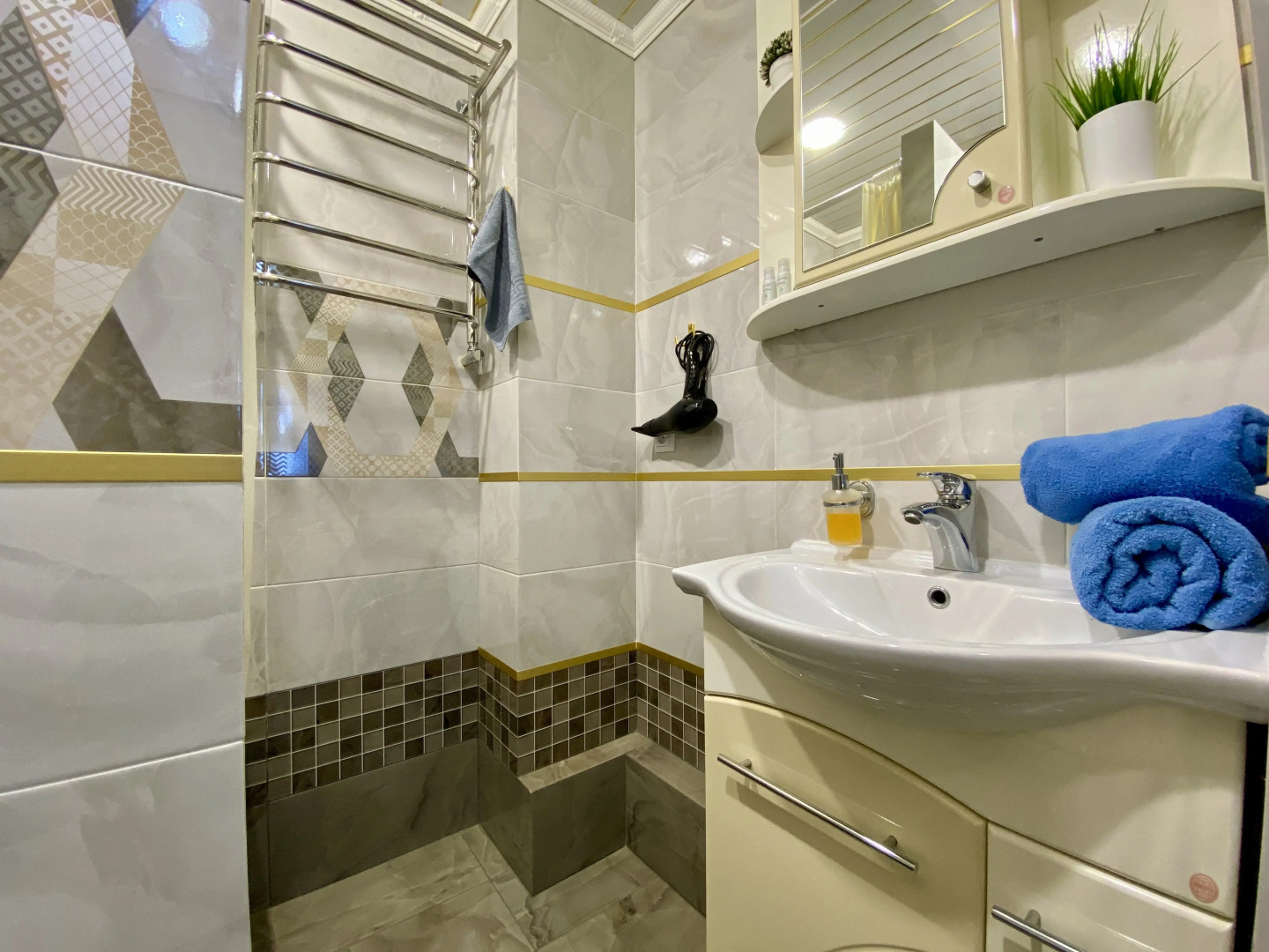 Квартира трехкомнатная рядом с цирком