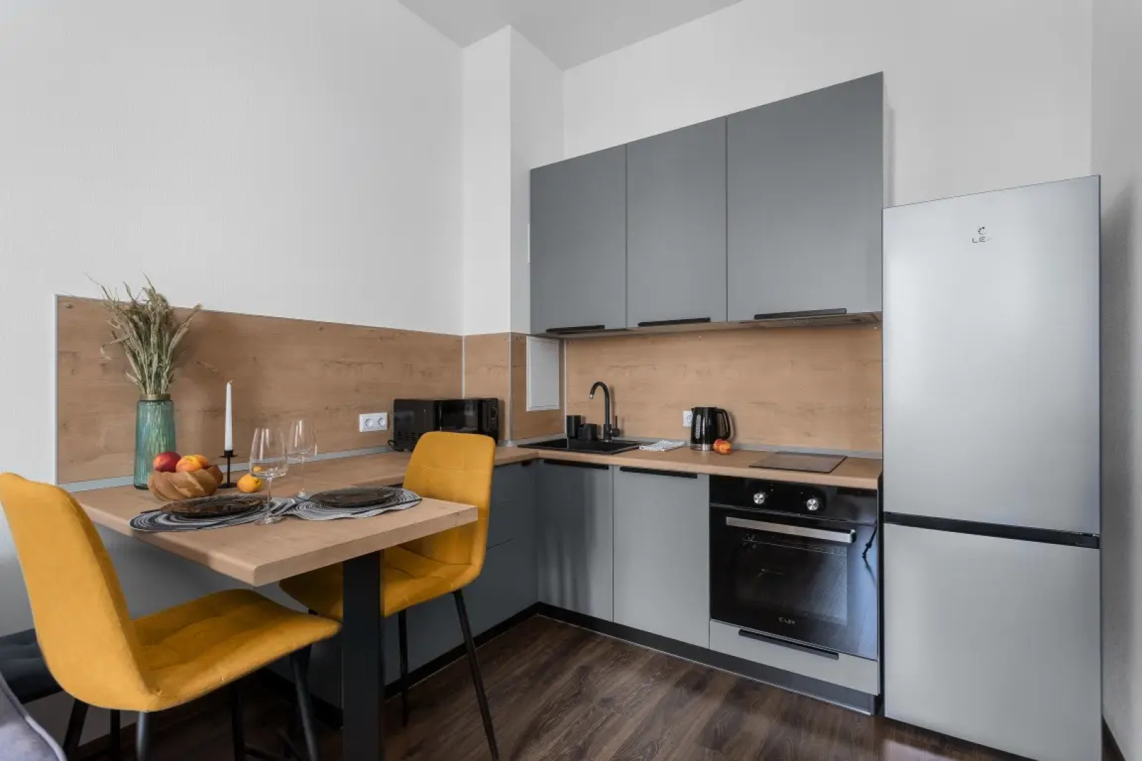 Квартира Комфорт с Балконом и Видом на Город Moderna Flat Status
