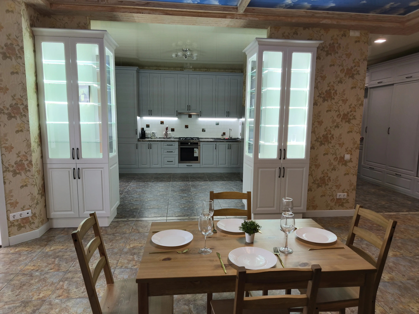 Квартира просторная на Богдана Хмельницкого