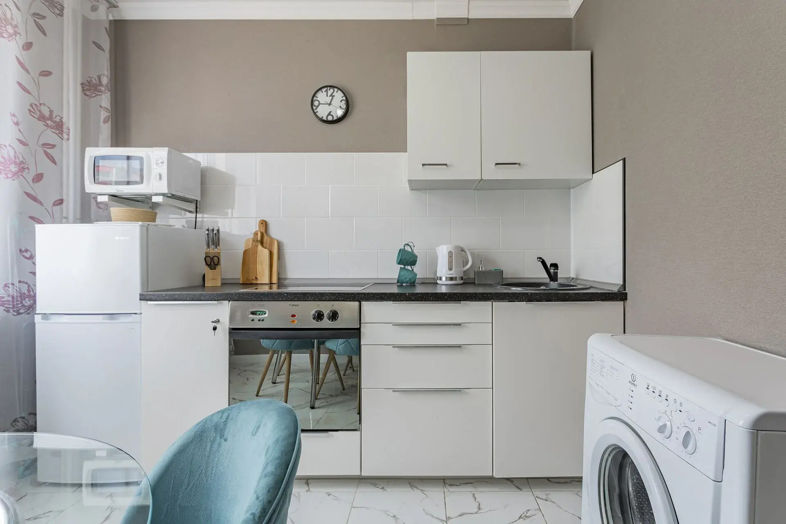 Апартаменты однокомнатные на ул.Бурнаковской 81, м.Сова-Дом