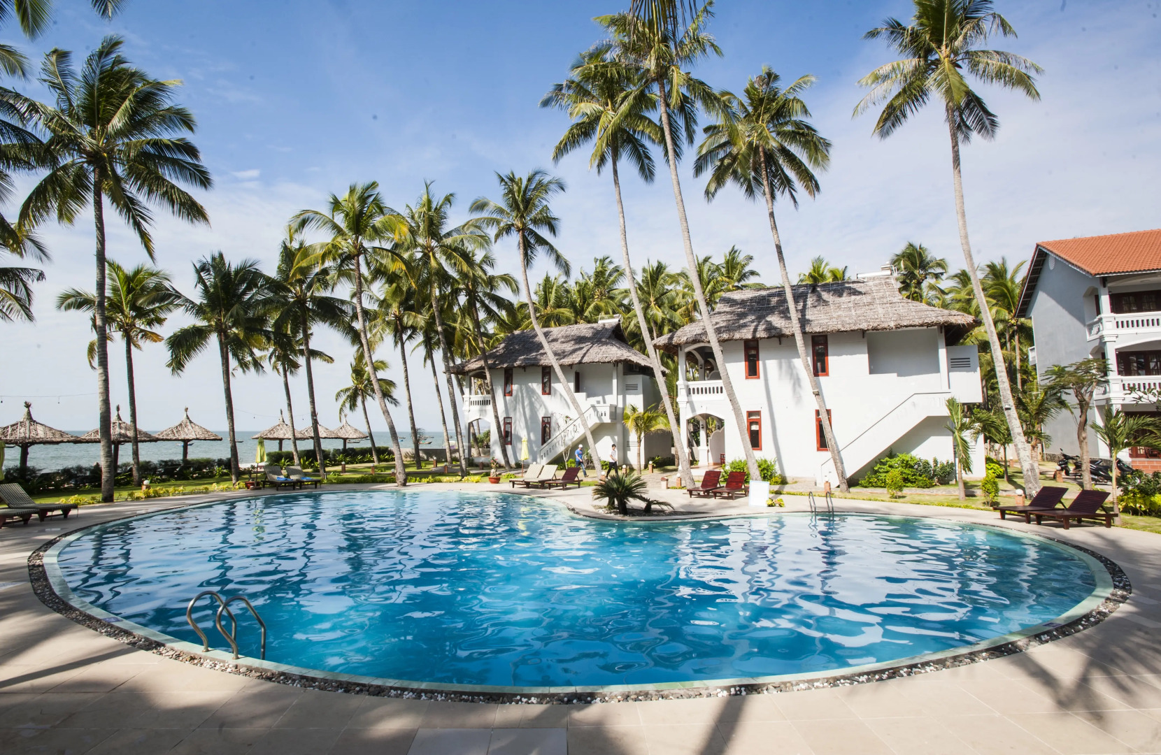 Отель Little Paris Resort & Spa Mui Ne