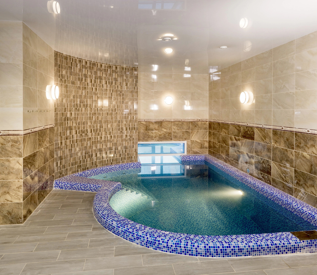 Отель Корона