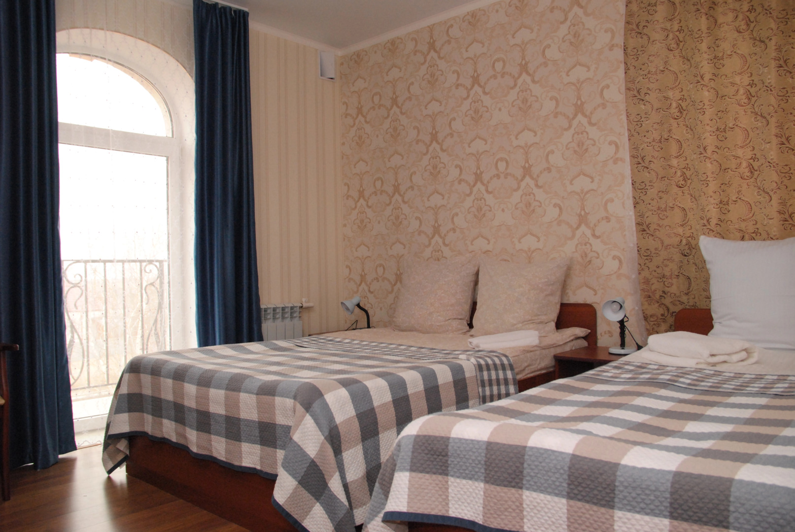 Отель Добриан