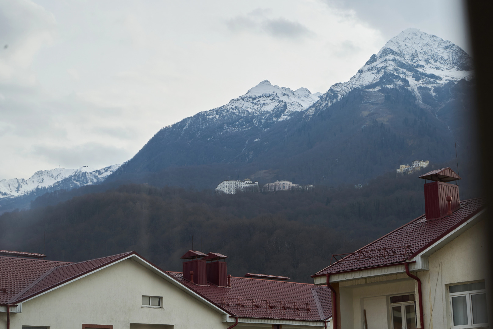 Апартаменты Семейные с Видом на Массив Горы Аибга