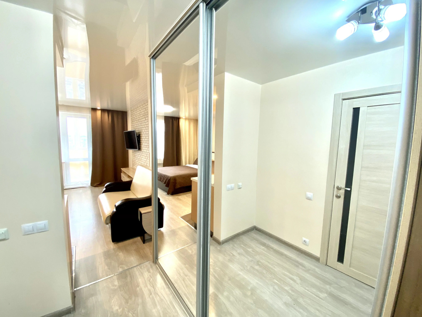 Апартаменты Живописные Kvartiry54 на Ленина 23 а