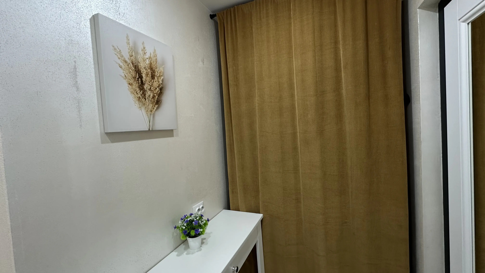 Квартира Просторная однокомнатная квартира - студия в центре города, тихий район