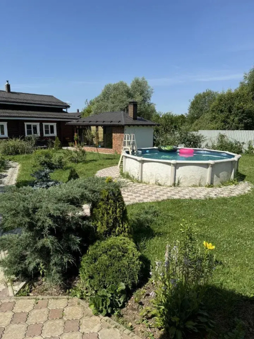 Частный дом с баней у озера