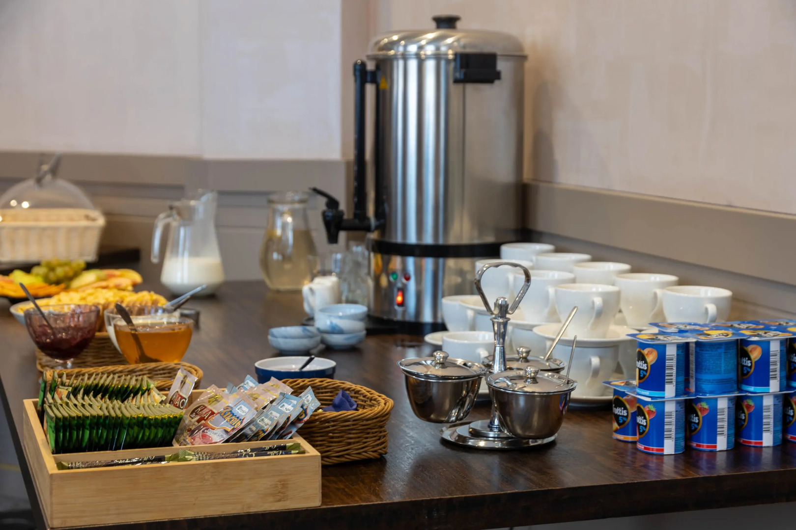 Отель Ирыстон