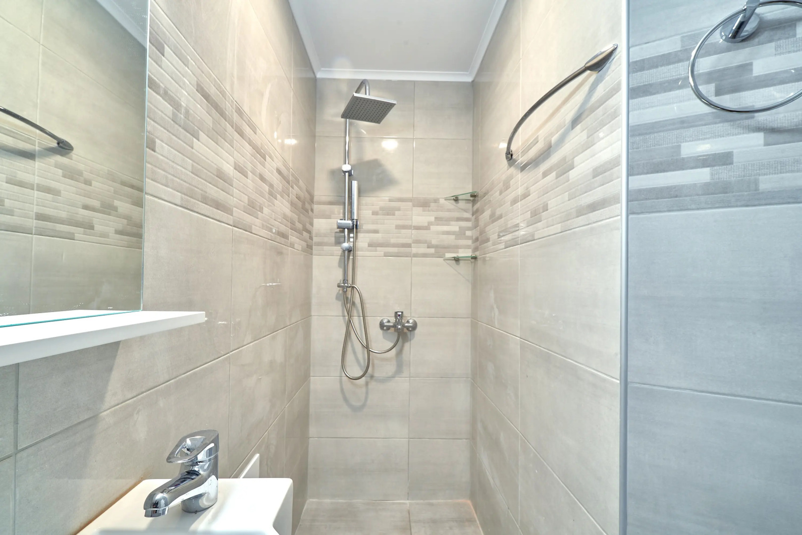 Отель Lake View Suites