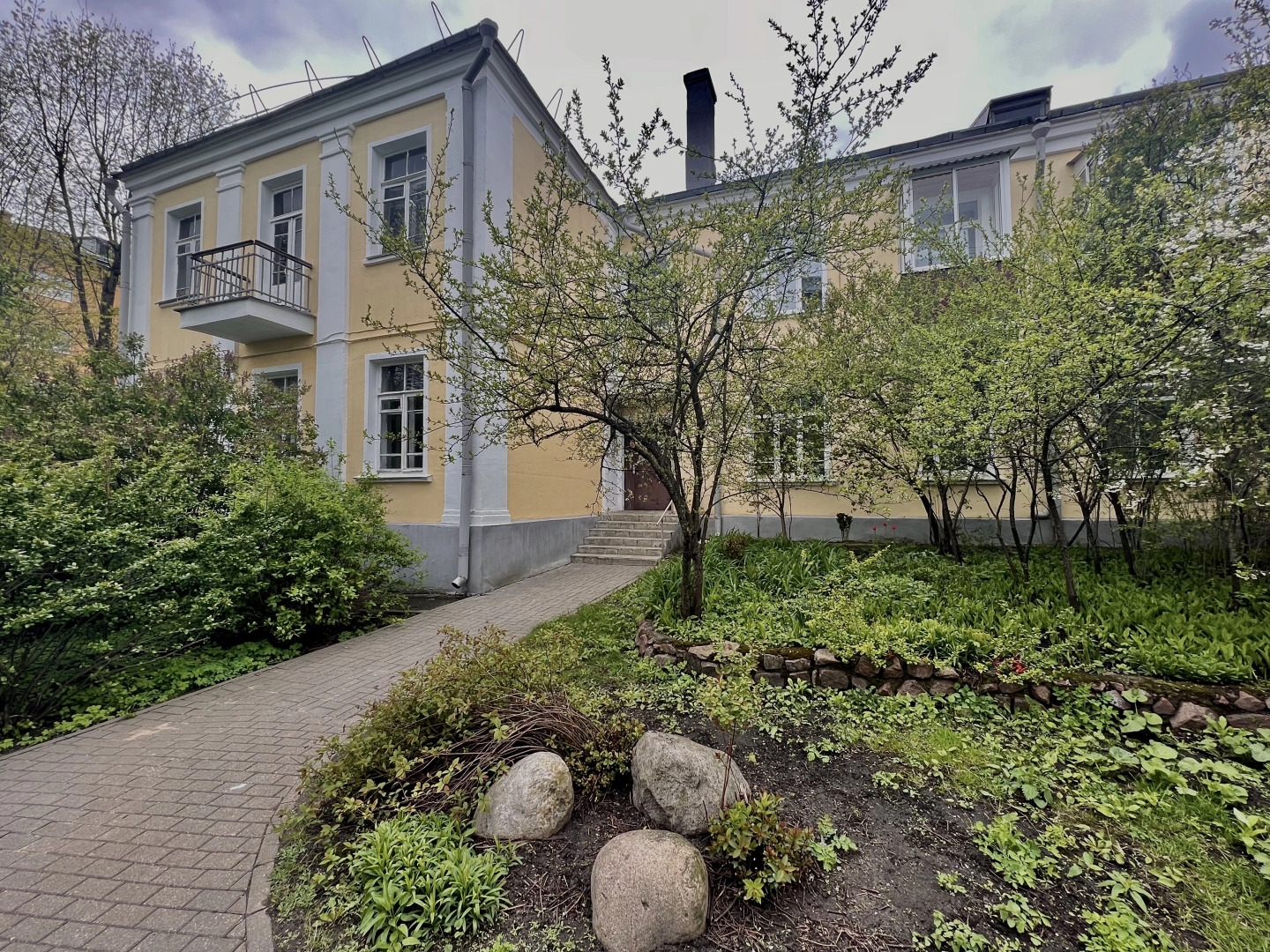 Апартаменты Светлая двухкомнатная квартирка возле ЦУМа