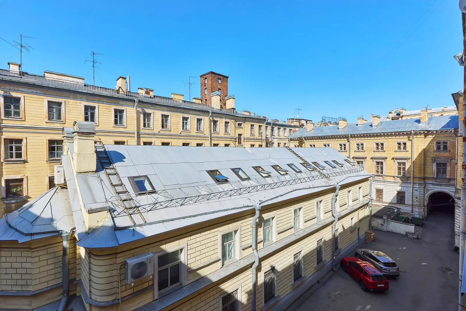 Квартира Orlov House с видом на крыши Петербурга