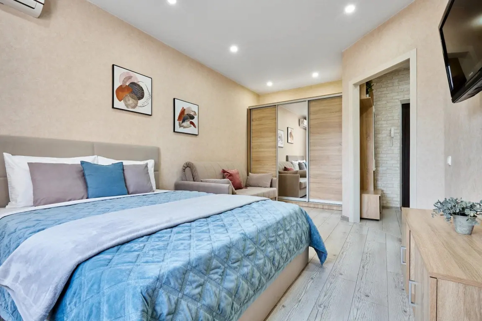 Квартира у парка Галицкого Апарт-Отелика на Героя Сарабеева