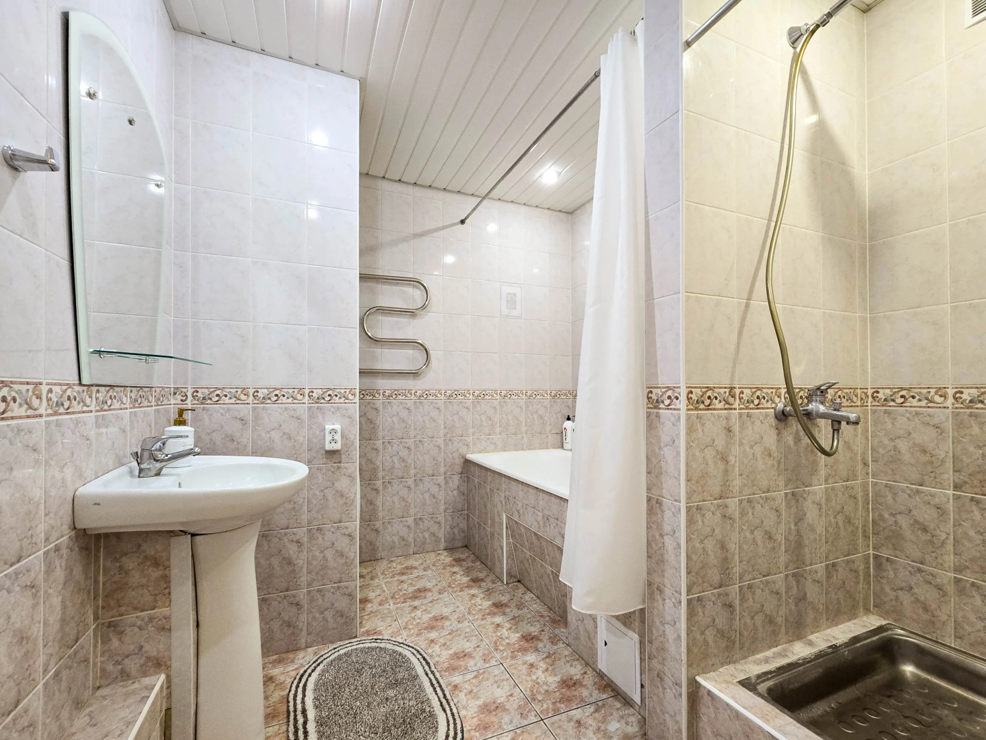 Апартаменты двухкомнатные в центре Сеть ЙоХоум