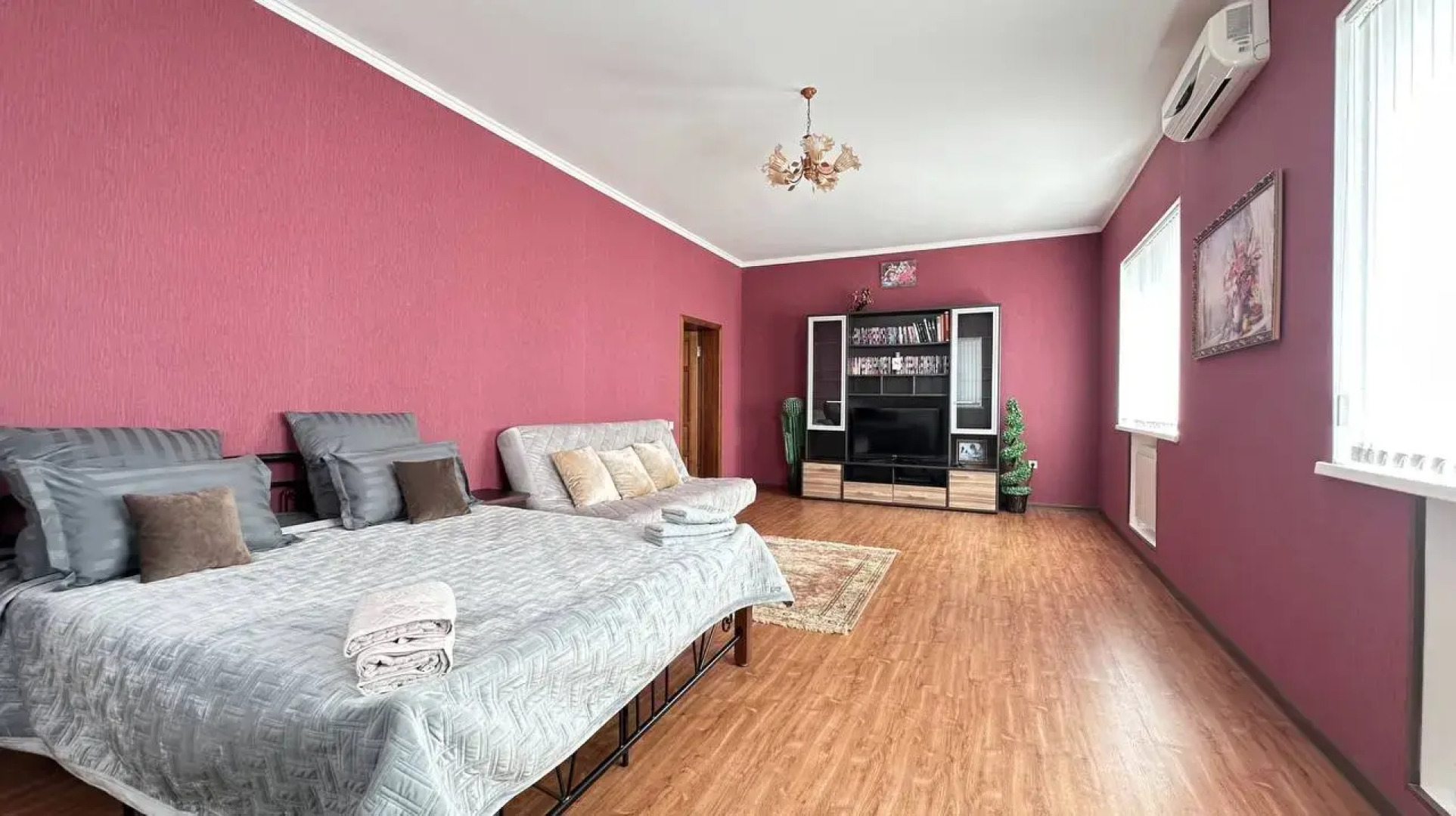 Частный дом с бассейном