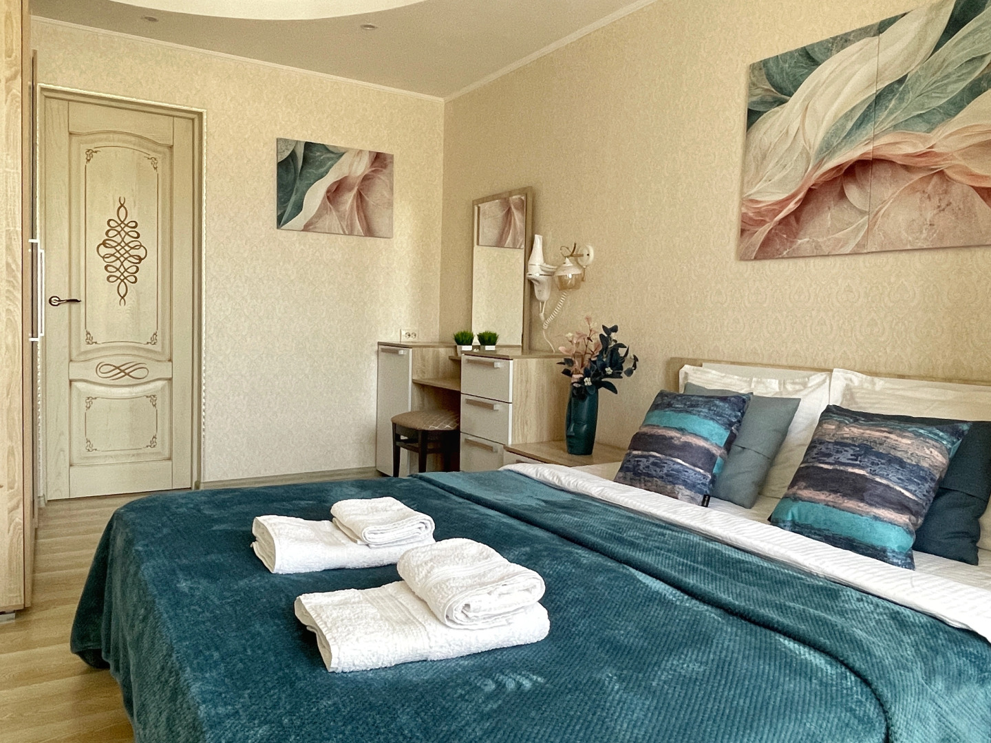 Квартира Шикарная в Центре Города с Двумя Спальнями