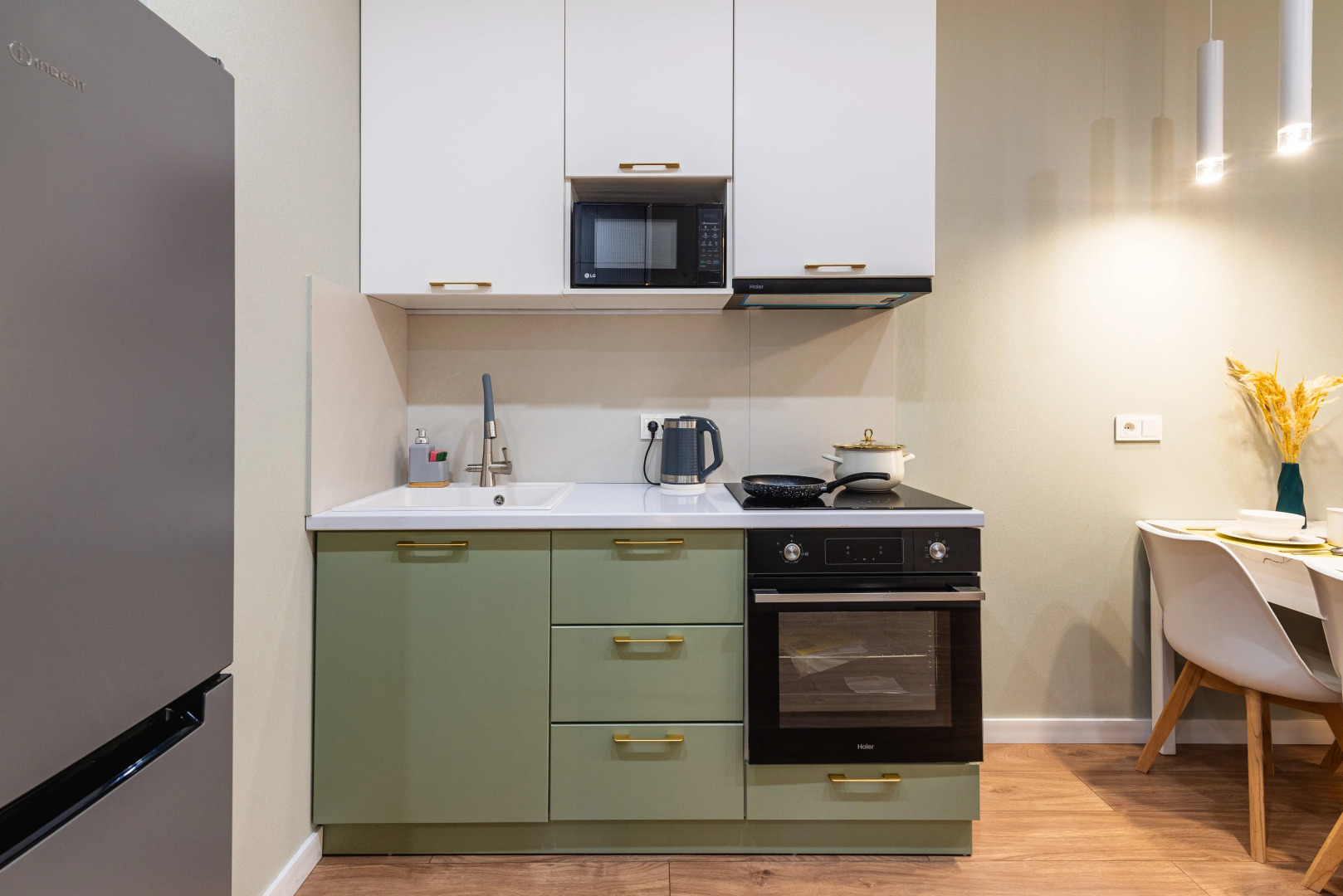 Апартаменты Уютная студия Фисташка в сердце города (170)