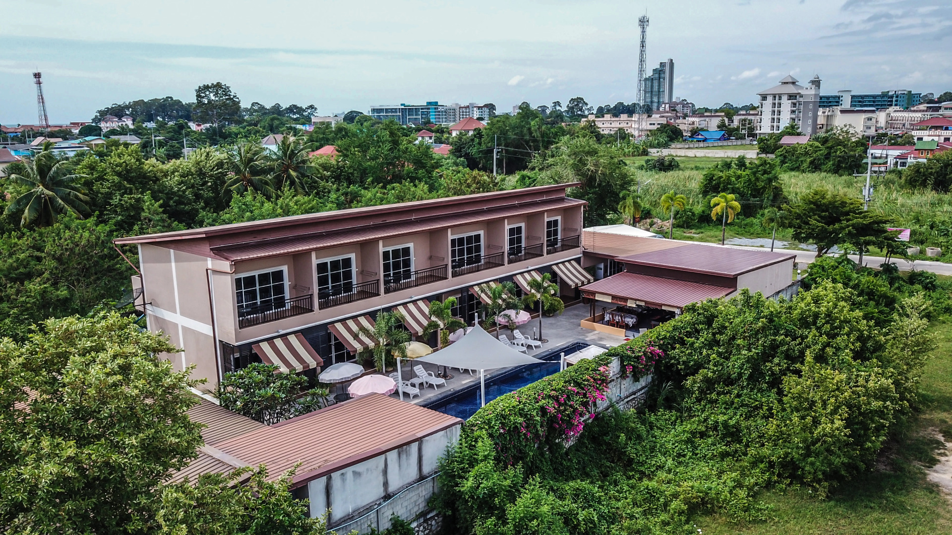 Отель 4 Palms Resort