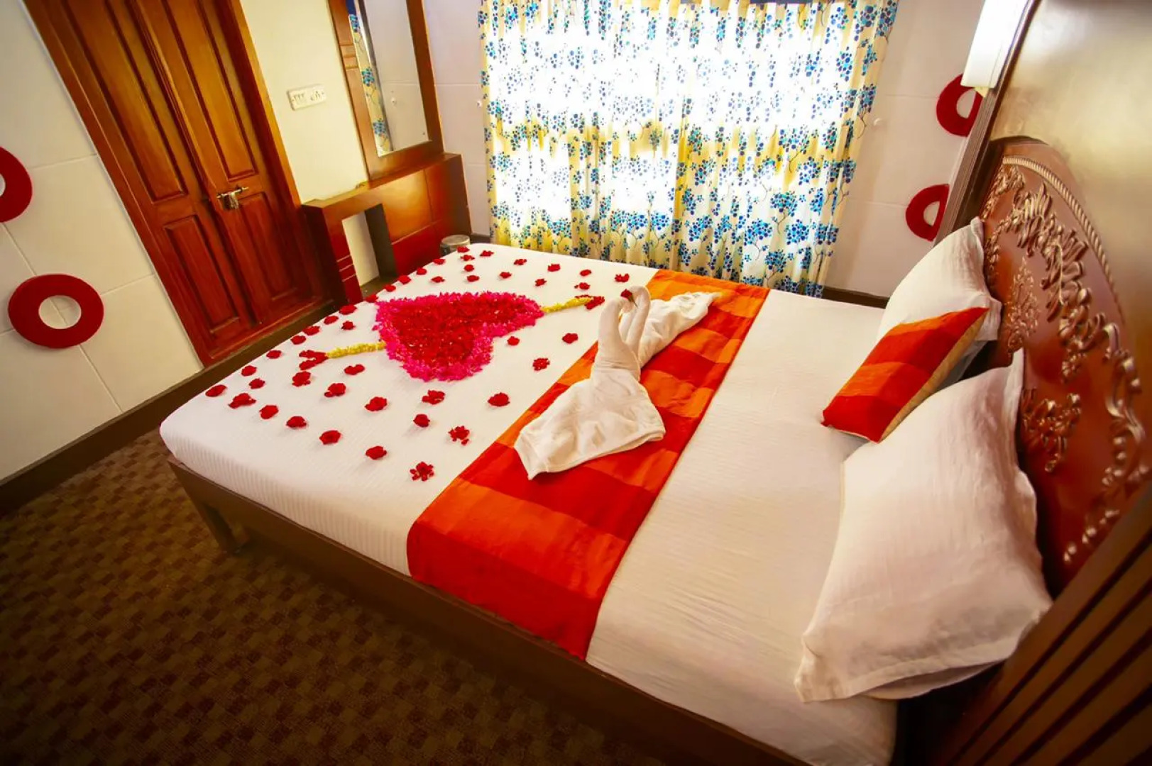 Отель Sreekrishna 5bedroom Family Houseboat