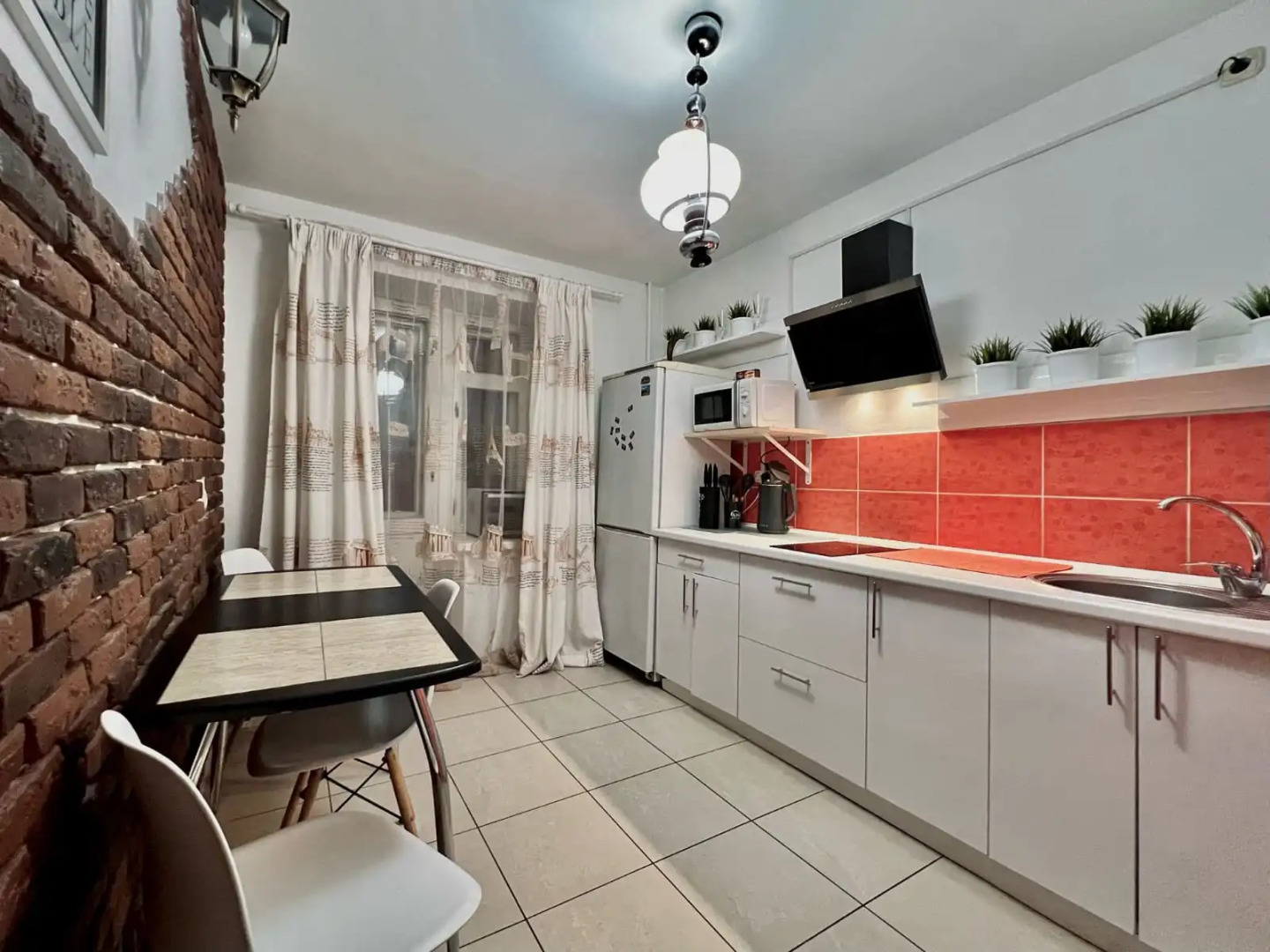 Двухкомнатная Квартира возле Площади Победы, Азгура 3