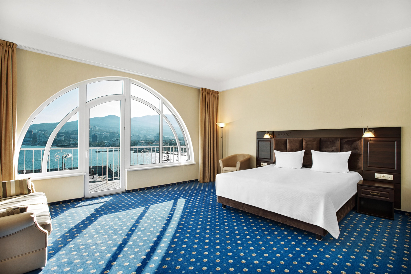 Отель Бристоль