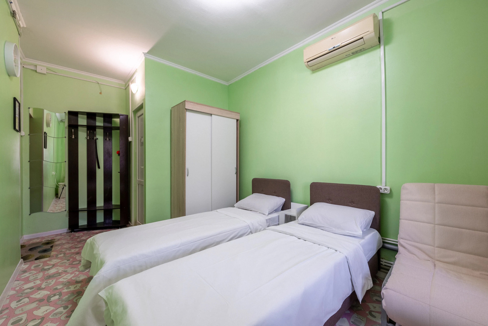 Квартира студия семейная уютная в частном доме в мкр. Кудепста