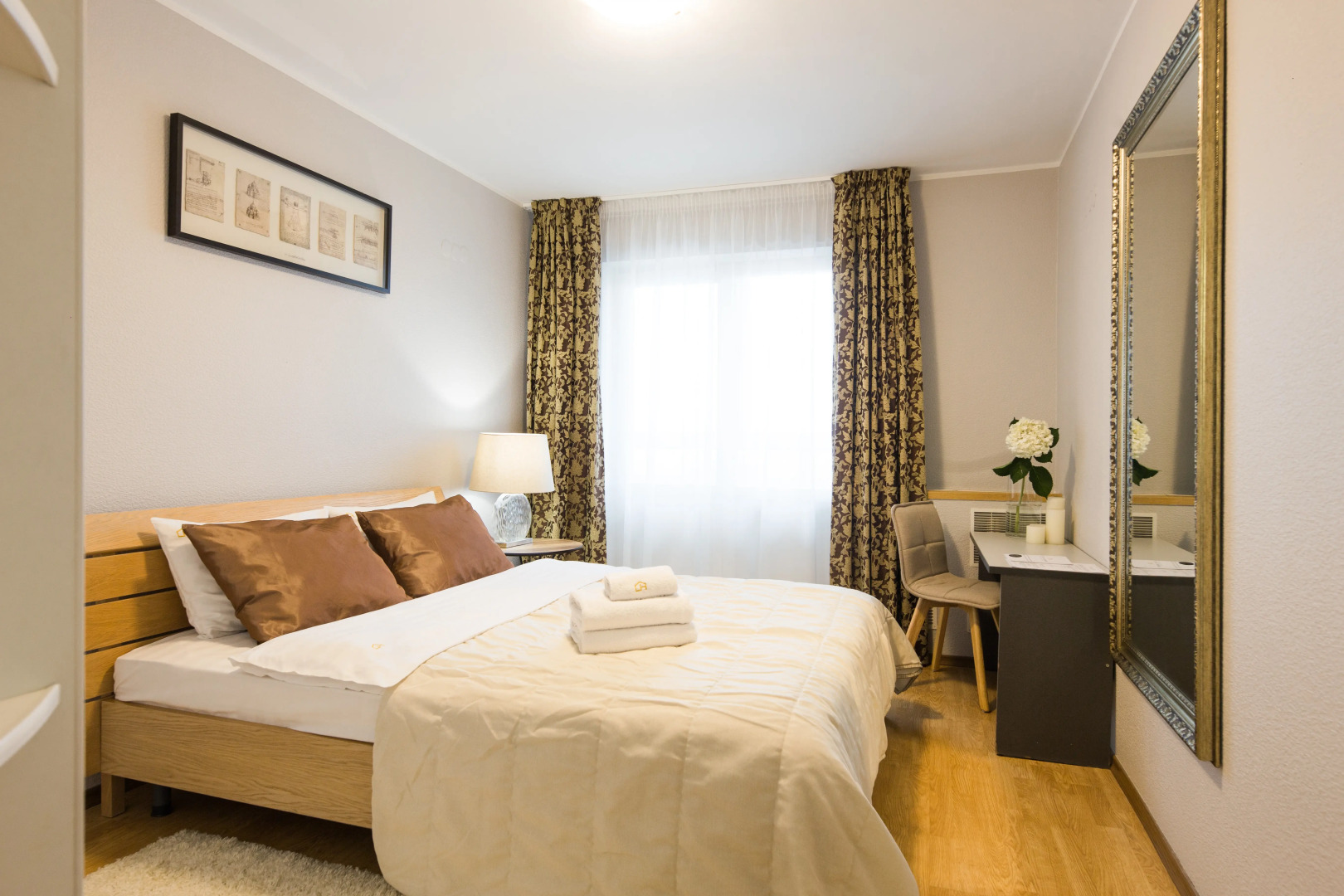 Апартаменты 4-комнатные HomeApart Сторожовская, 8