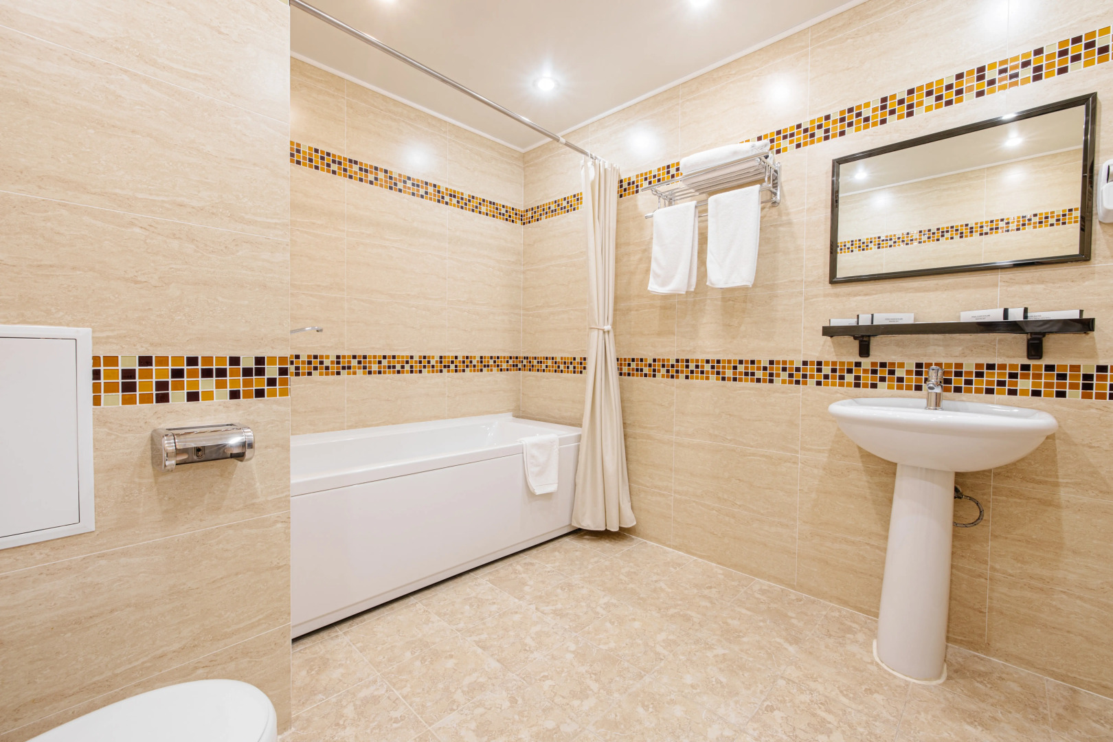 Курортный отель Charos Family