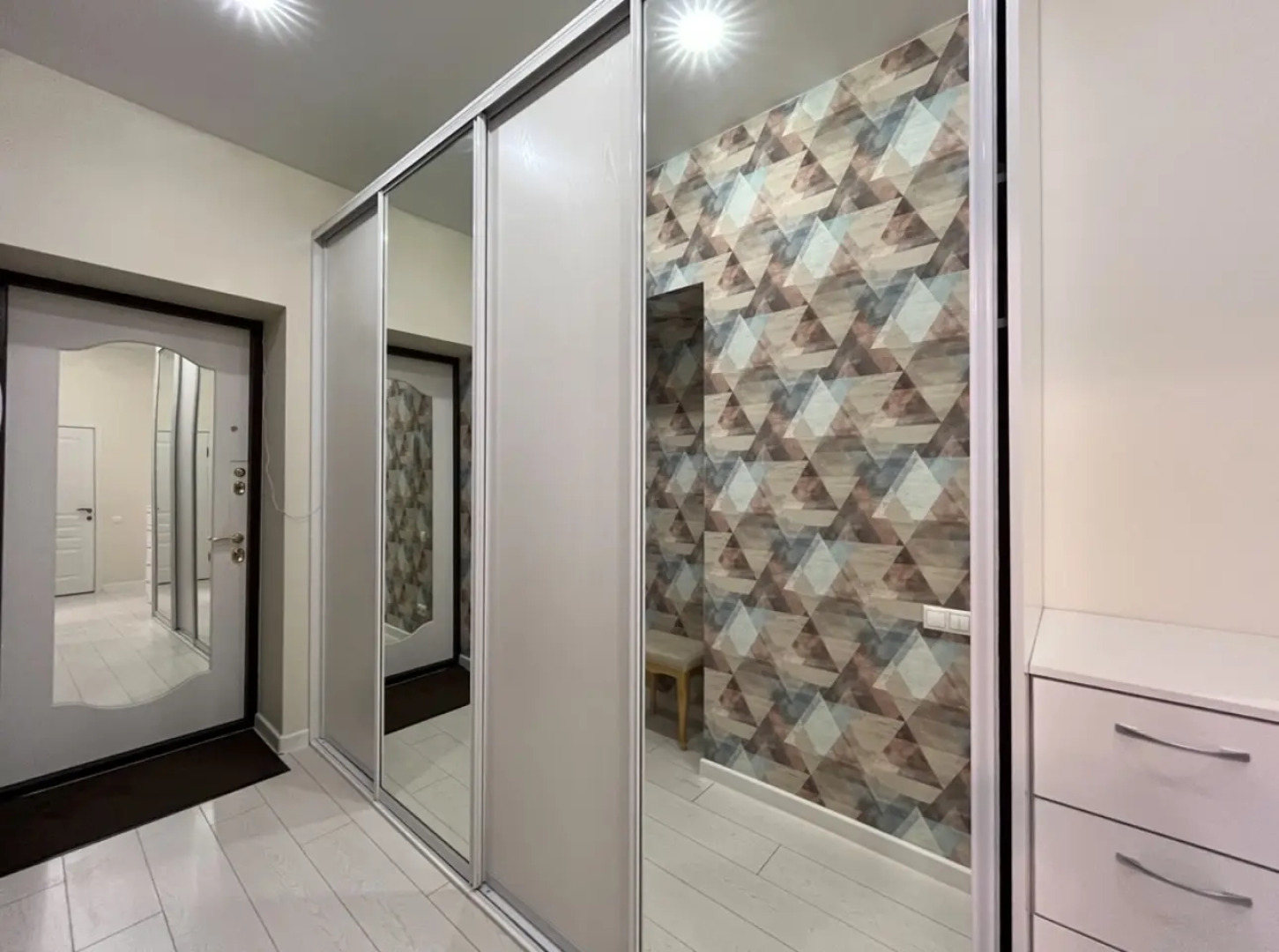 Апартаменты Unique Apart Мохито в старом центре у Драмтеатра и управления Росгвардии на Весенней 10