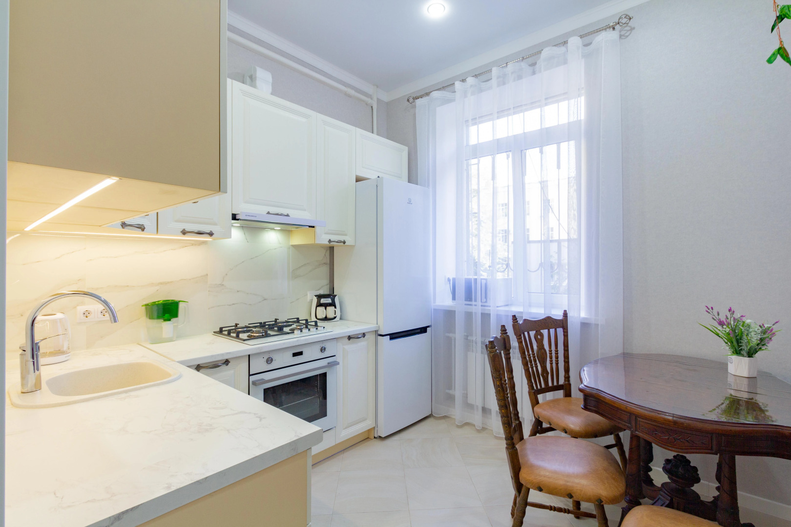 Квартира Двухкомнатная в Истoричeскoм Цeнтpе Гopода с Парковкой