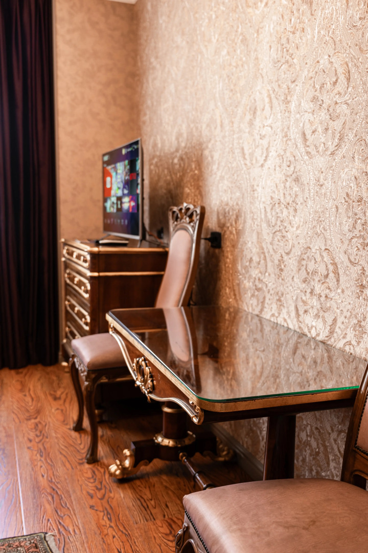 Отель West Inn Palace