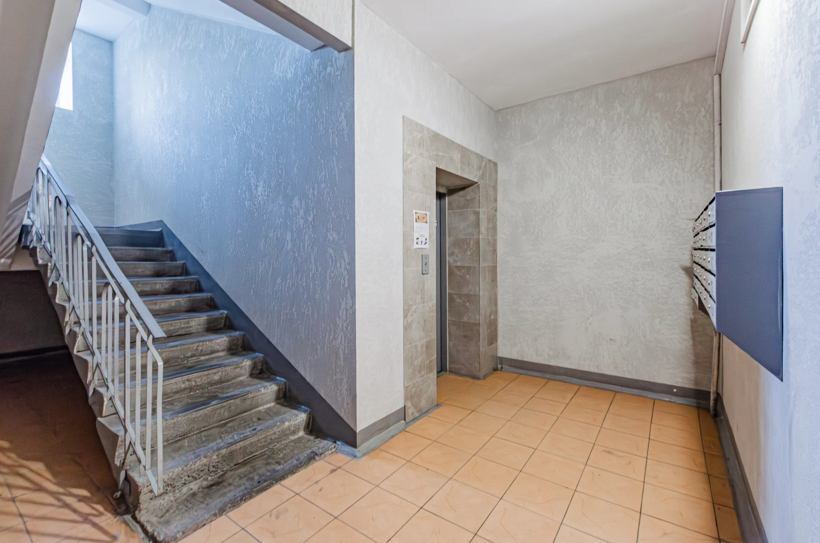 Квартира с Двумя Спальными Рядом с Ривьерой