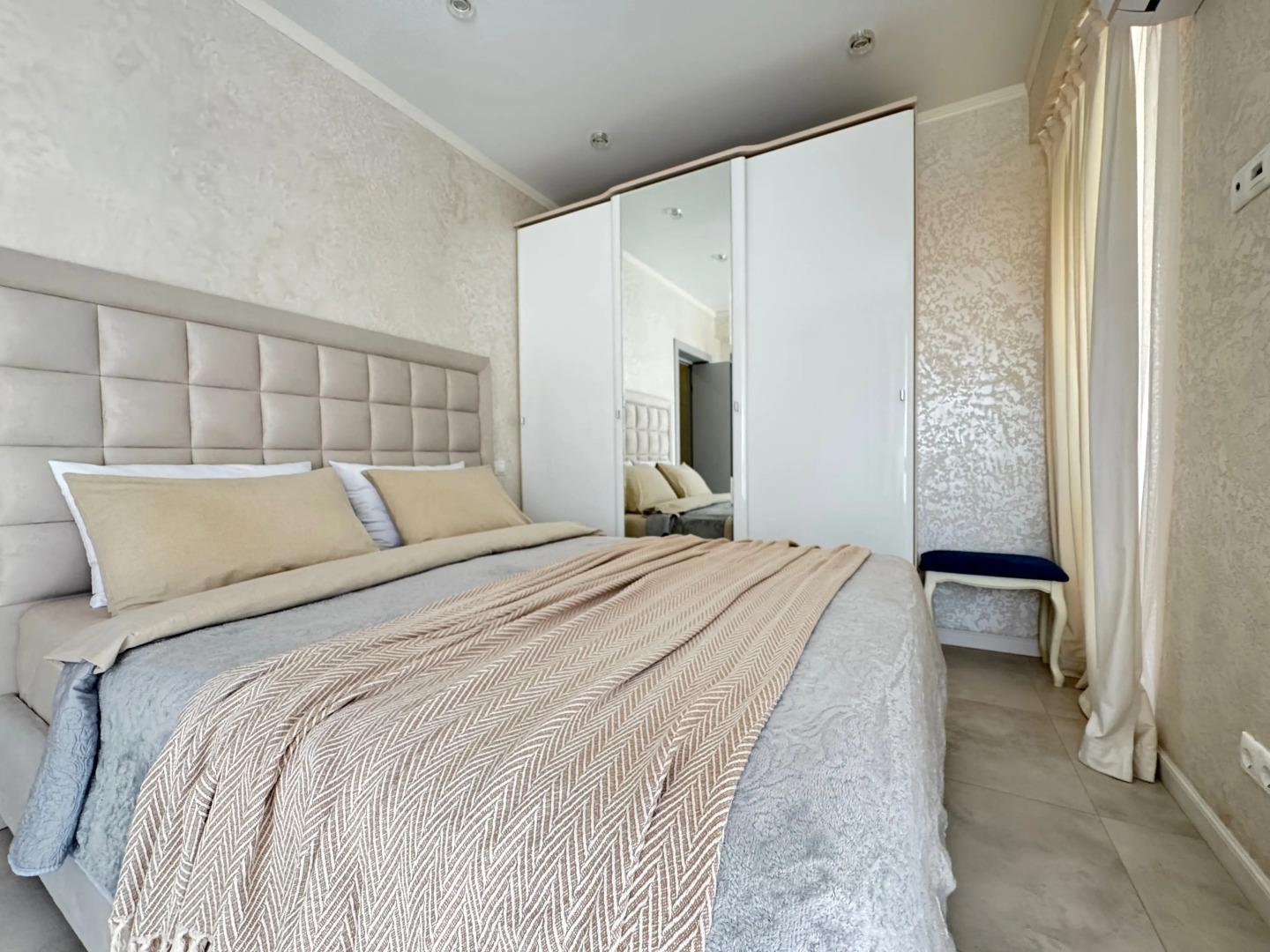 Квартира в  доме с бассейном рядом с морем