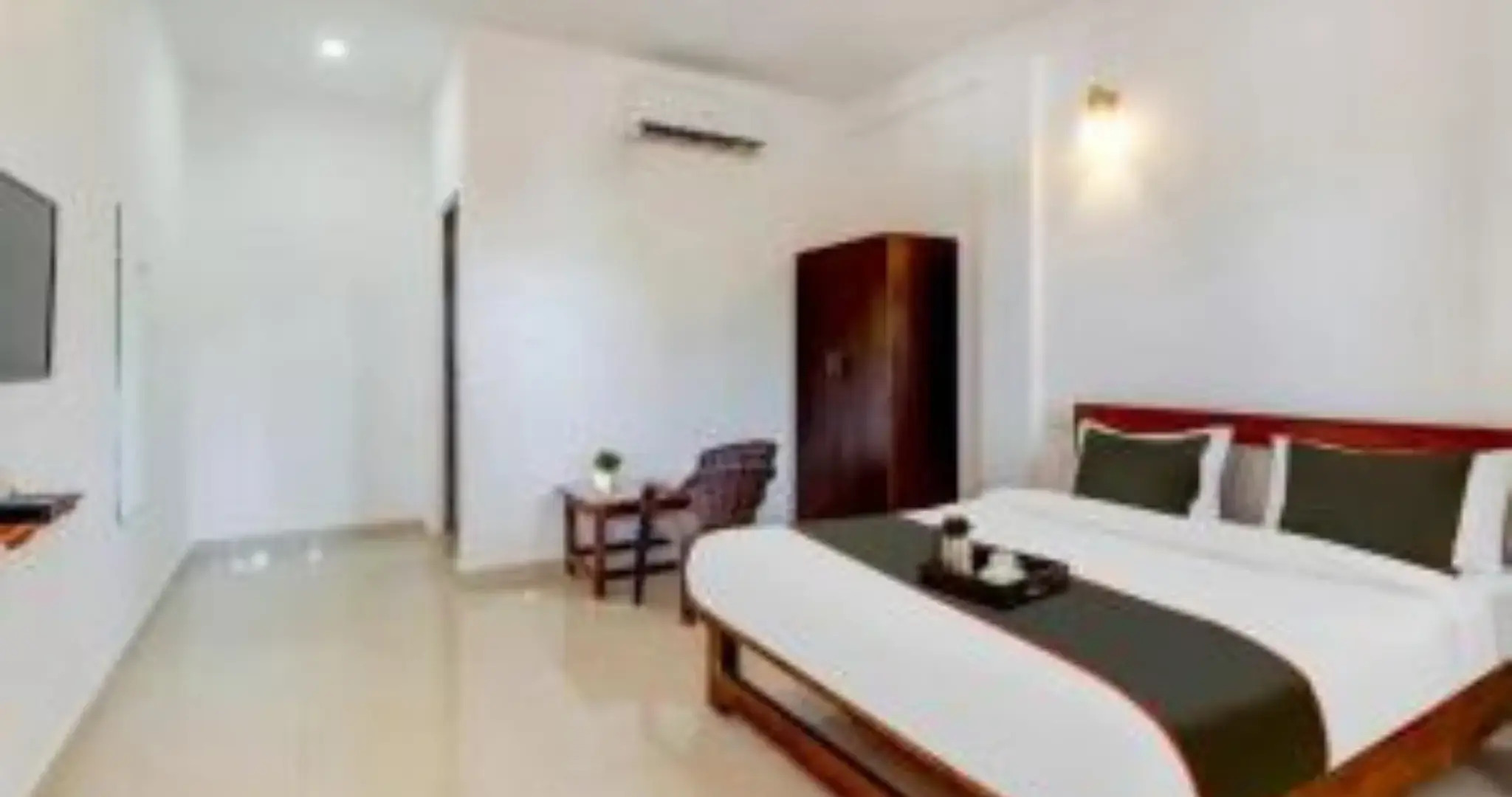 Отель Aqua Wave by YogiTree