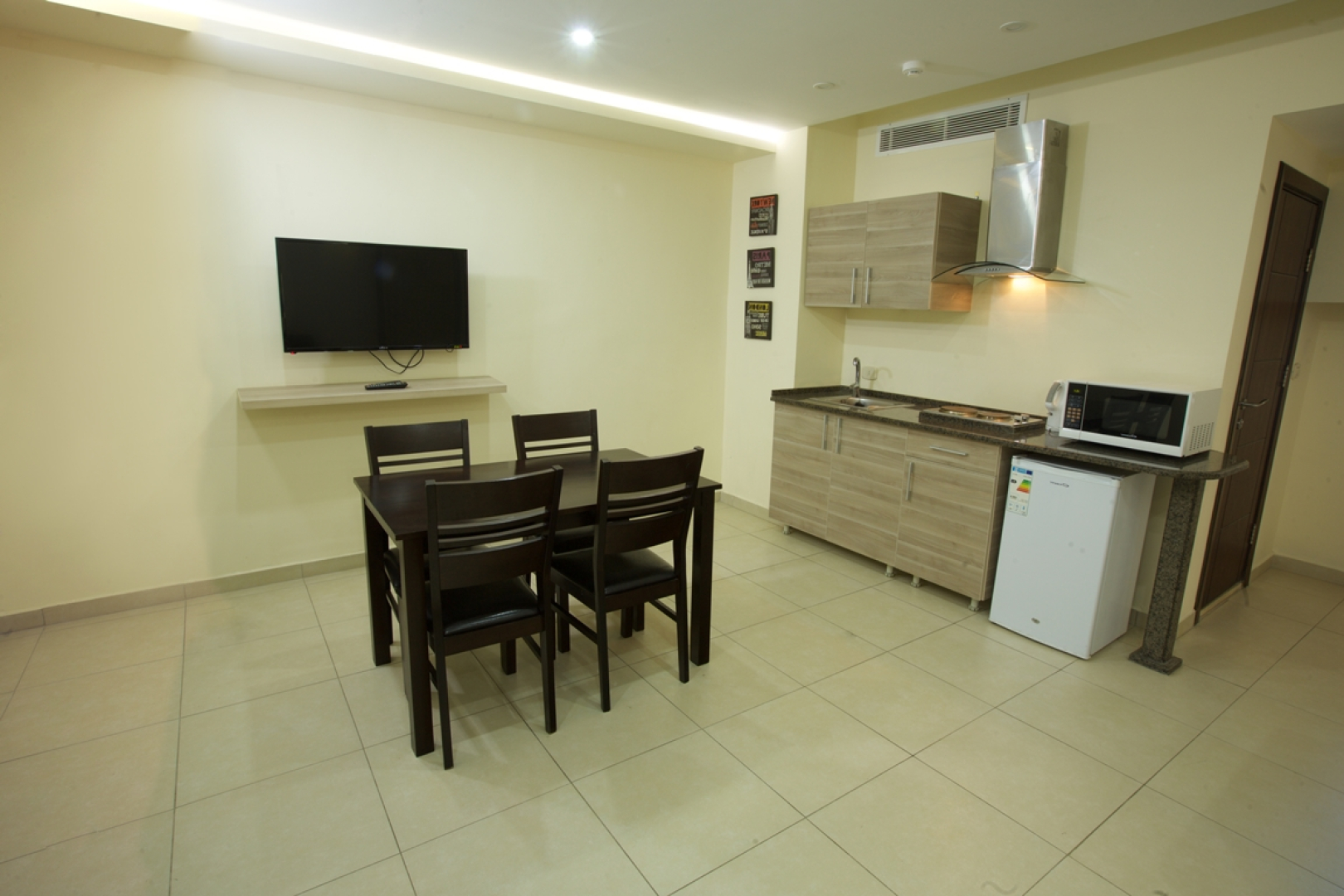 Отель Lujain Suites