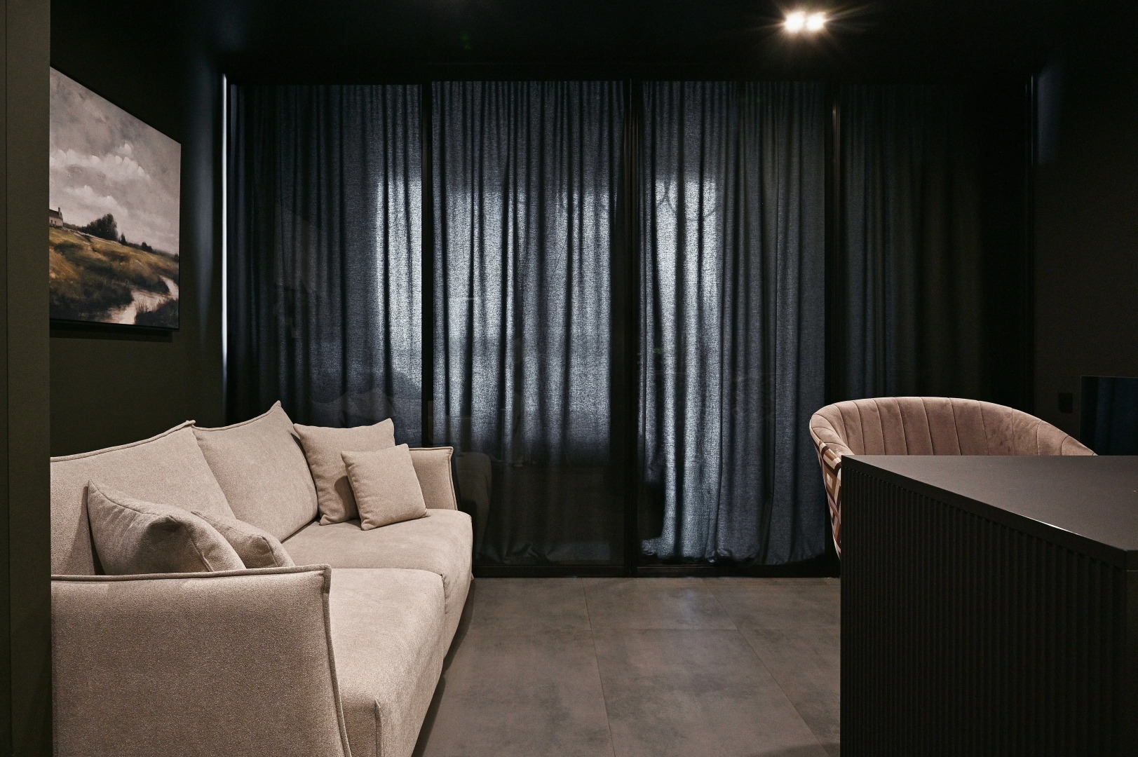 Квартира Aparts Pro+ Студия Black Panorama у Волги в ЖК Галактика на 16 Этаже